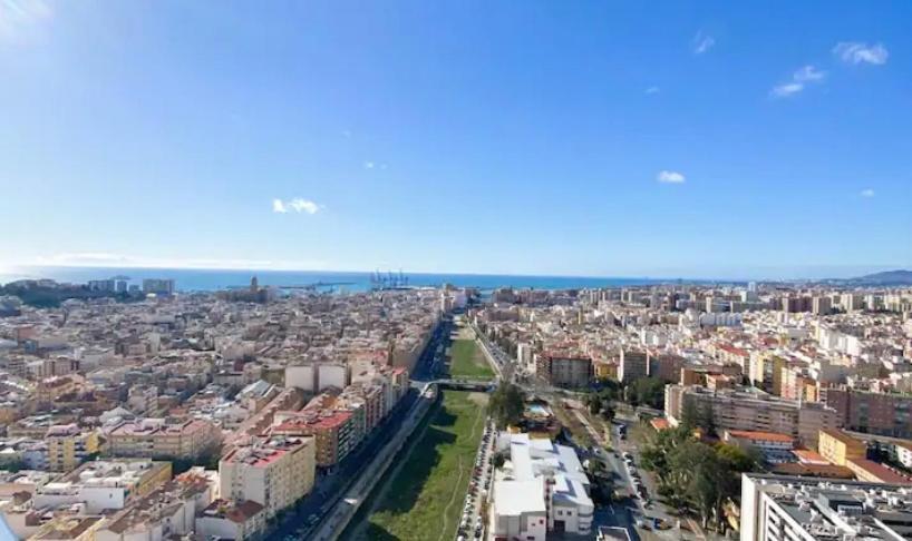 Urban Sky Views Over Málaga Extérieur photo