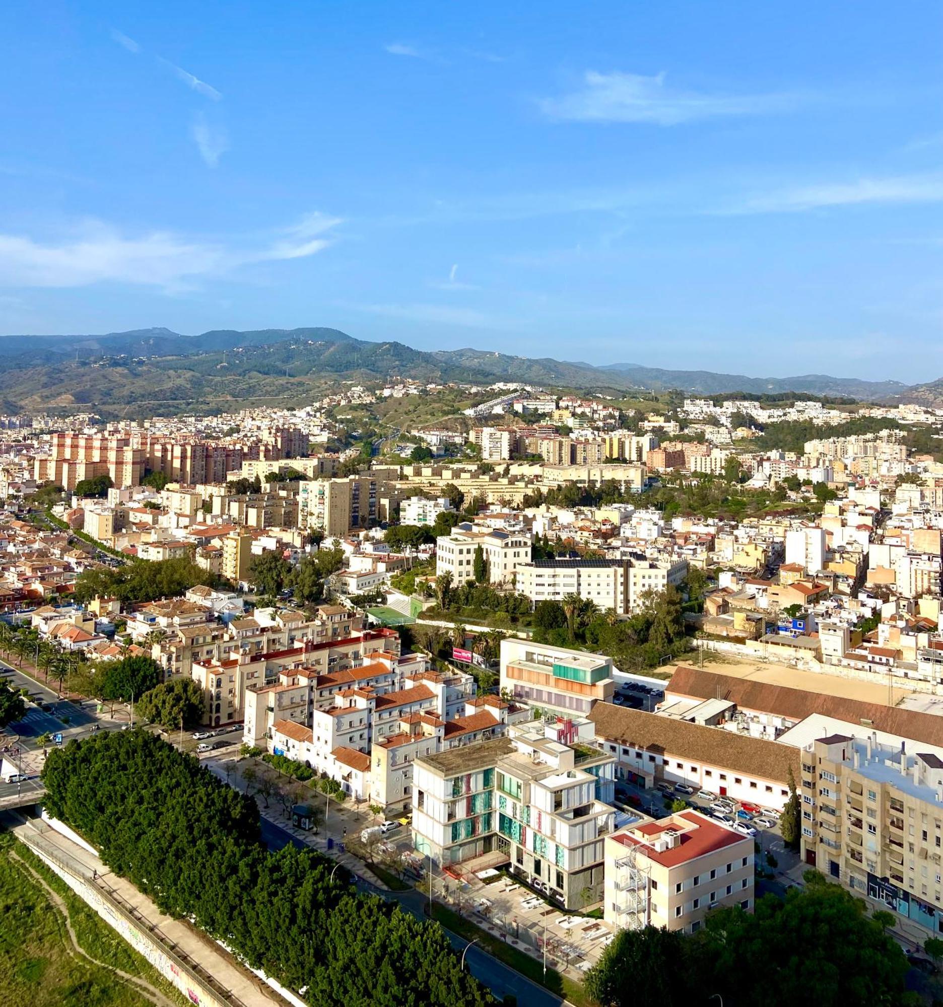Urban Sky Views Over Málaga Extérieur photo